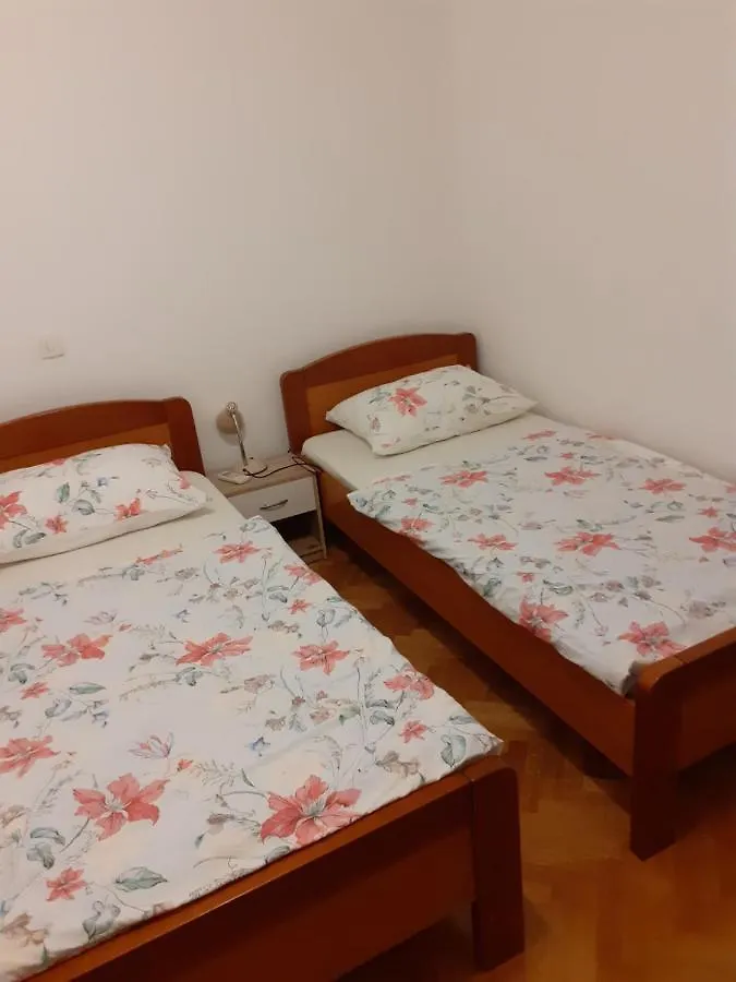 Rubesi Apartmani Subasic דירה