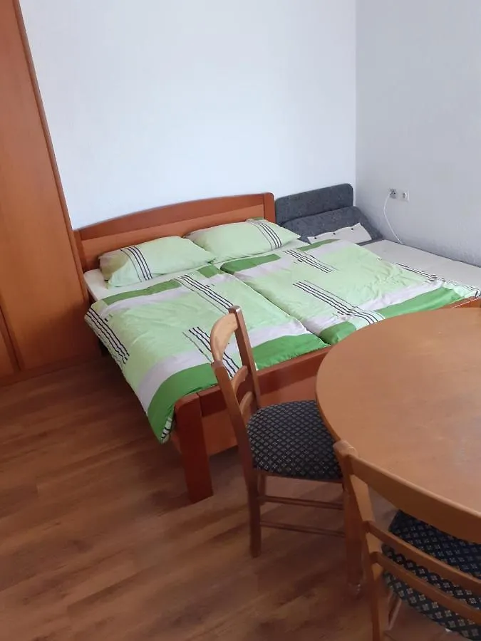 Rubesi Apartmani Subasic דירה